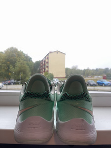 Кроссовки Nike (5 фото из 7)