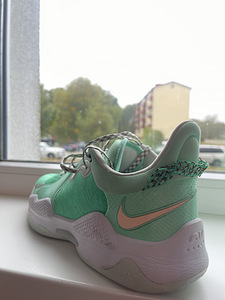 Кроссовки Nike (6 фото из 7)