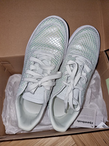 Naiste Reebok Classic vabaajajalatsid (4 foto / 4)