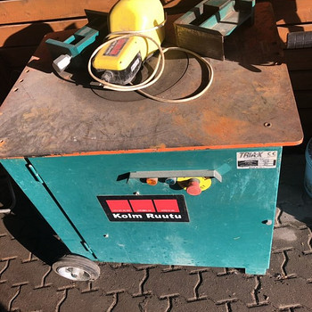 Armatuuri painutusmasin TRIAX PFX 42.