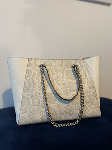 Сумка Guess (1 фото из 3)