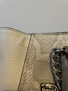Сумка Guess (2 фото из 3)
