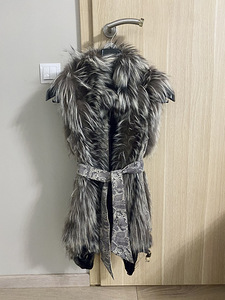 Naturaalsest karusnahast vest xs/s (1 foto / 3)