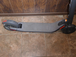 Электросамокат Ninebot Kickscooter ES2 (4 фото из 5)