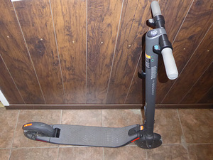 Электросамокат Ninebot Kickscooter ES2 (5 фото из 5)