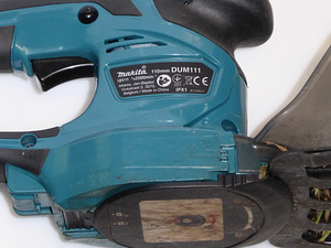 Аккумуляторные ножницы для травы Makita DUM111SYX + зарядка (5 фото из 5)