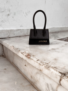 Jacquemus mikrokott (1 foto / 10)