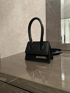Jacquemus mikrokott (3 foto / 10)