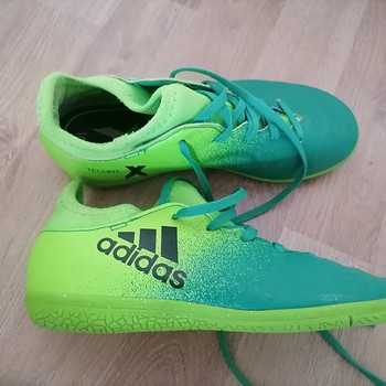 Adidas puutsad s. 32