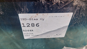83-87.a Toyota Camry esiklaas (1 foto / 4)