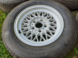 Диски BMW E32/E34 15 дюймов + шины (4 фото из 6)