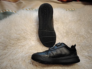 Кроссовки Adidas (3 фото из 4)