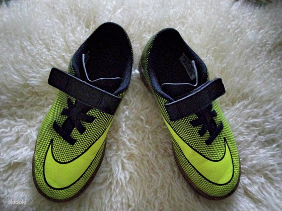 Кроссовки Nike.