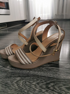 TOMMY HILFIGER kingad (1 foto / 3)