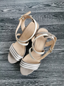 TOMMY HILFIGER kingad (3 foto / 3)