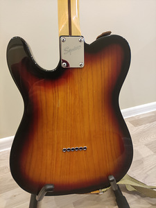 Uuendatud Fender Squier Vintage 72 Telecaster Thinline (3 фото из 10)