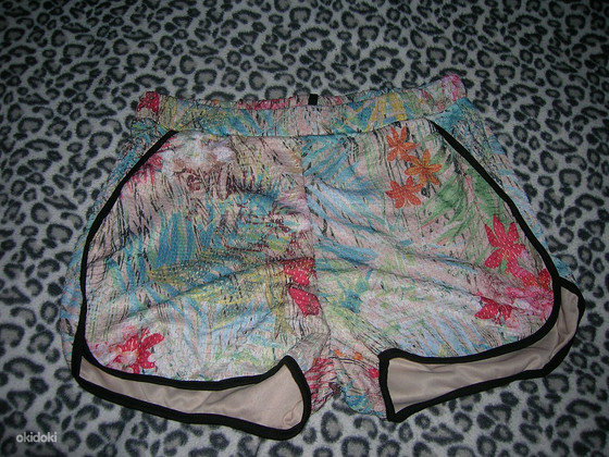 Uus lühikesed püksid. Shorts for Women UK 10 EU 38 EX Brand