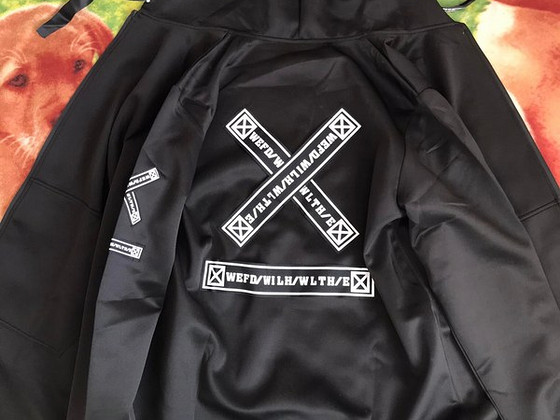 ЧЕРНАЯ КУРТКА TECHWEAR