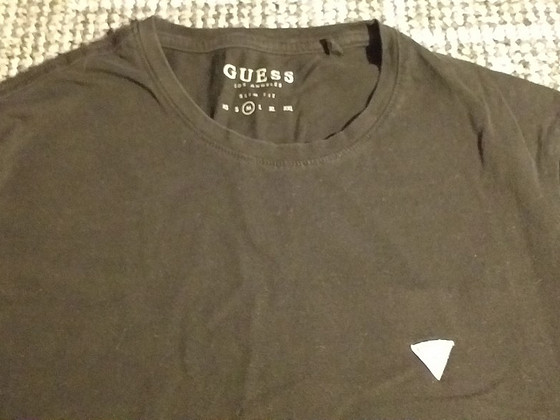 Футболка GUESS