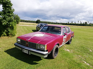 П/О Oldsmobile Cutlass LS Sedan '80 (2 фото из 8)