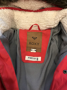 Зимняя куртка женская Roxy размер S (3 фото из 3)