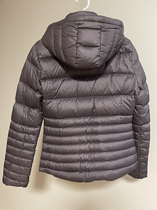 Armani EA7 куртка S размер (2 фото из 3)
