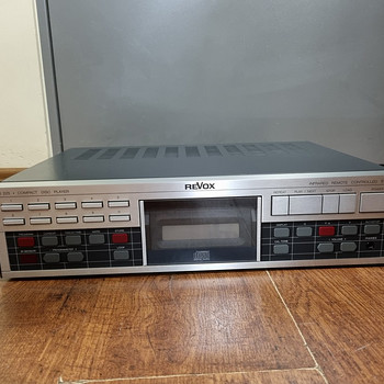 Проигрыватель компакт-дисков revox B225.