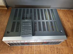 Revox B285 AM/FM стерео тюнер-усилитель (4 фото из 4)