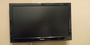 TOSHIBA teler seina liigutatava kronsteiniga (Inglismaa) (1 foto / 5)