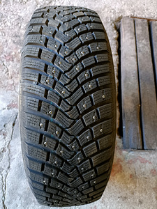 Продам резину (2 фото из 6)