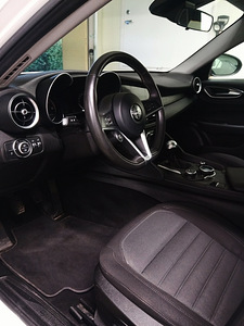 2017 Alfa Romeo Giulia 2.1 110 kW (9 foto / 15)