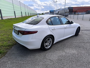 2017 Alfa Romeo Giulia 2.1 110 kW (2 foto / 15)