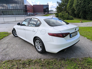 2017 Alfa Romeo Giulia 2.1 110 kW (4 foto / 15)