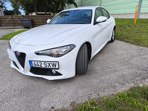 2017 Alfa Romeo Giulia 2.1 110 kW (6 foto / 15)