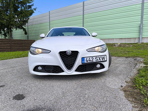 2017 Alfa Romeo Giulia 2.1 110 kW (8 foto / 15)