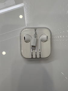 Airpods (juhtmega) (1 foto / 4)