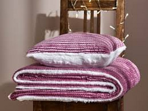 Dormeo Warm Hug новый розовый комплект -плед и 2 подушки (3 фото из 5)