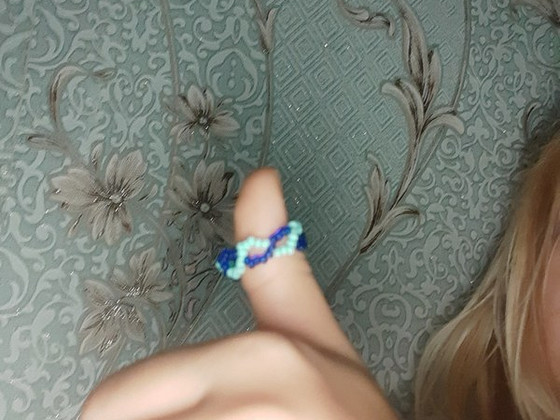 Продою колечеи из бисера для нощения на руке