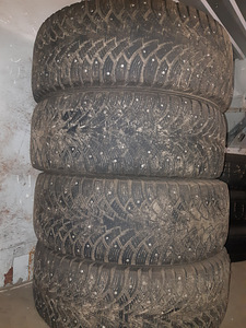 Продам шипованную резину (1 фото из 3)