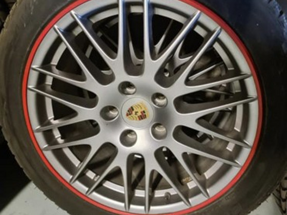 Оригинальные диски Porsche 20 дюймов с ламельными шинами