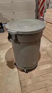 SUURED PRÜGIKASTID 160 L. (1 foto / 5)