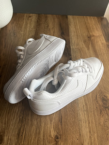 Кроссовки (Nike ) (2 фото из 3)