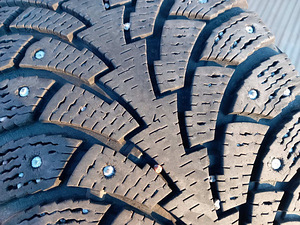 Зимняя резина 235/55R17 4 шт. (3 фото из 3)