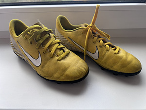 Футбольные бутсы Nike, размер 36,5. (1 фото из 3)