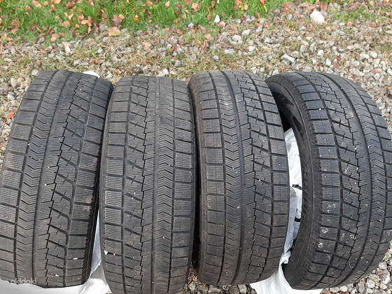 BRIDGESTONE BLIZZAK VRX 215/55 R18