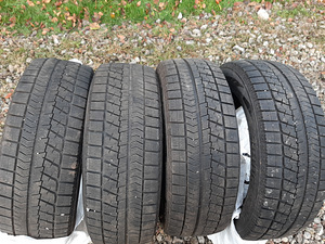 BRIDGESTONE BLIZZAK VRX 215/55 R18 (1 фото из 3)