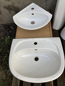 Erinevad valamud, erinevad WC kaaned (1 foto / 7)