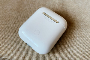 Air Pods 2 / Чехол для зарядки (A1602) (2 фото из 2)