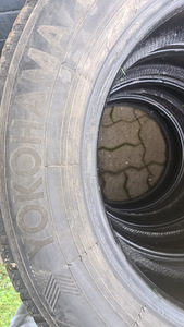 YOKOHAMA M+S шипованная резина 225/65 R17 (2 фото из 5)