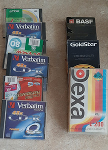 CD-plaadid filmide ja videokassettidega. (1 foto / 2)